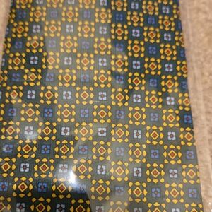 Men's Patterned E Tie with Yellow and Blue Accents